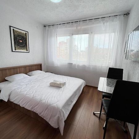 Zogu Apartments - Downtown Pristina Esterno foto