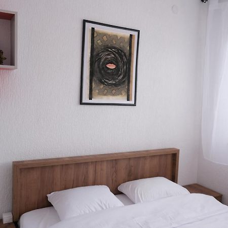 Zogu Apartments - Downtown Pristina Esterno foto