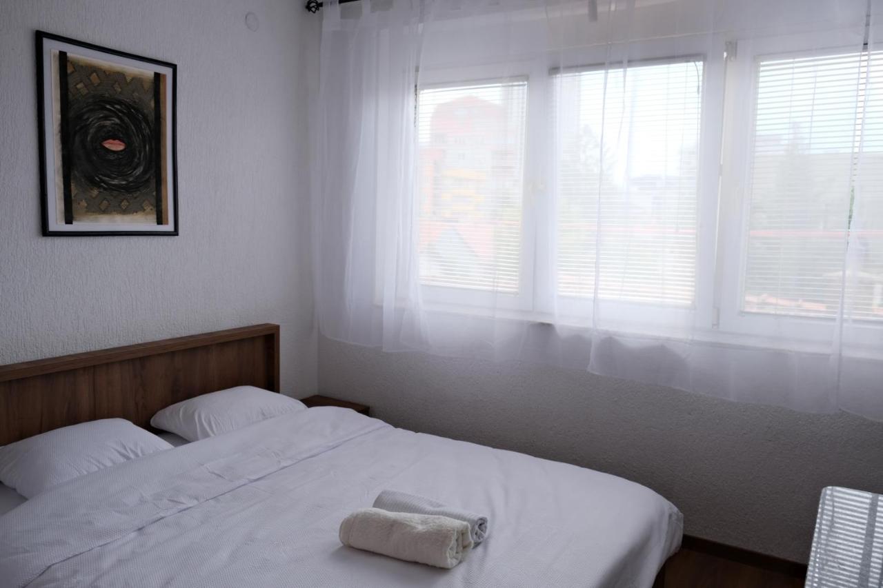Zogu Apartments - Downtown Pristina Esterno foto