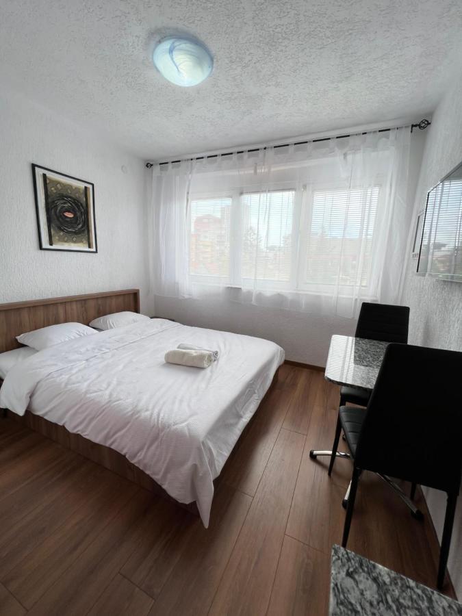 Zogu Apartments - Downtown Pristina Esterno foto
