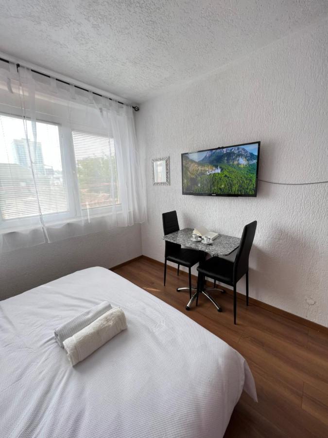 Zogu Apartments - Downtown Pristina Esterno foto