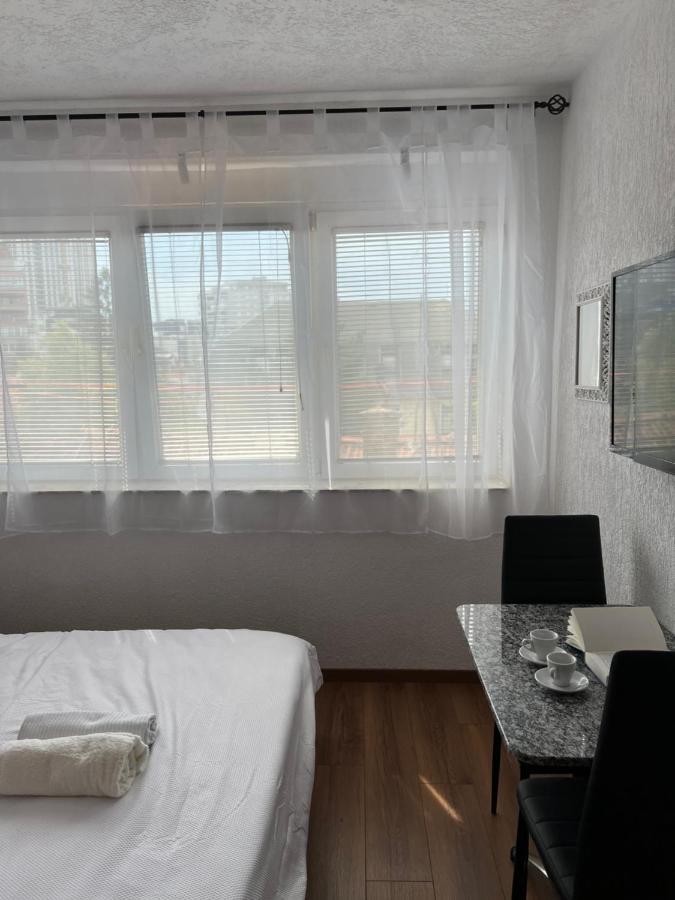 Zogu Apartments - Downtown Pristina Esterno foto
